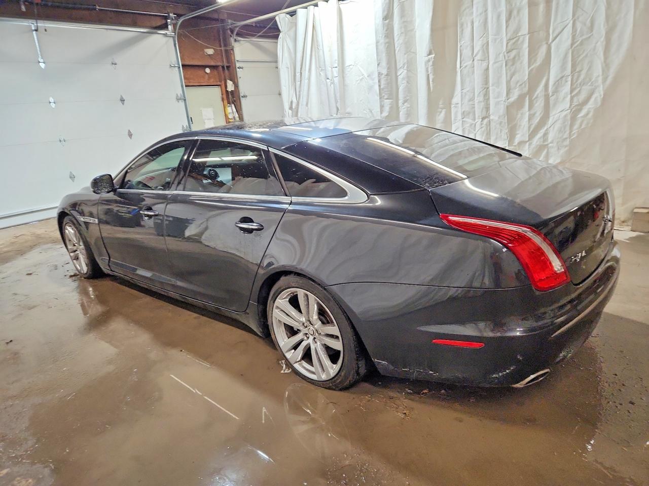 2012 Jaguar Xj VIN SAJWA2GB7CLV30139 photo 2