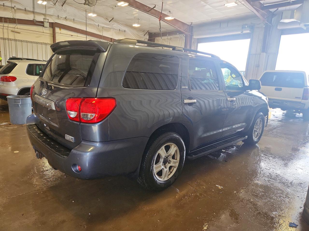 2008 Toyota Sequoia VIN 5TDBY68AX8S018645 photo 3