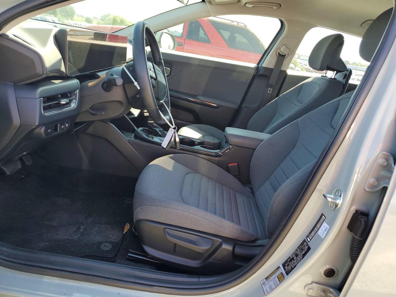 2025 Kia All other VIN 3KPFU4DE9SE007907 photo 7