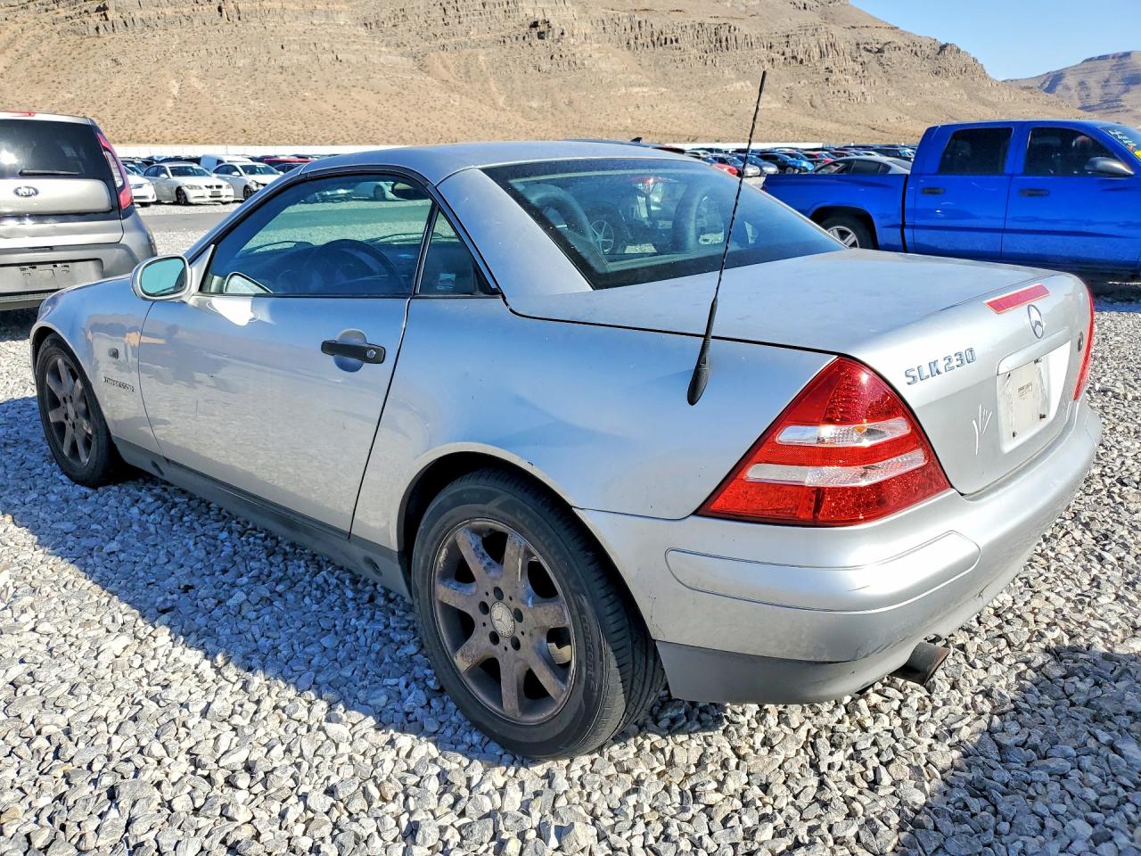 1999 Mercedes Slk-class VIN WDBKK47F0XF099722 photo 2