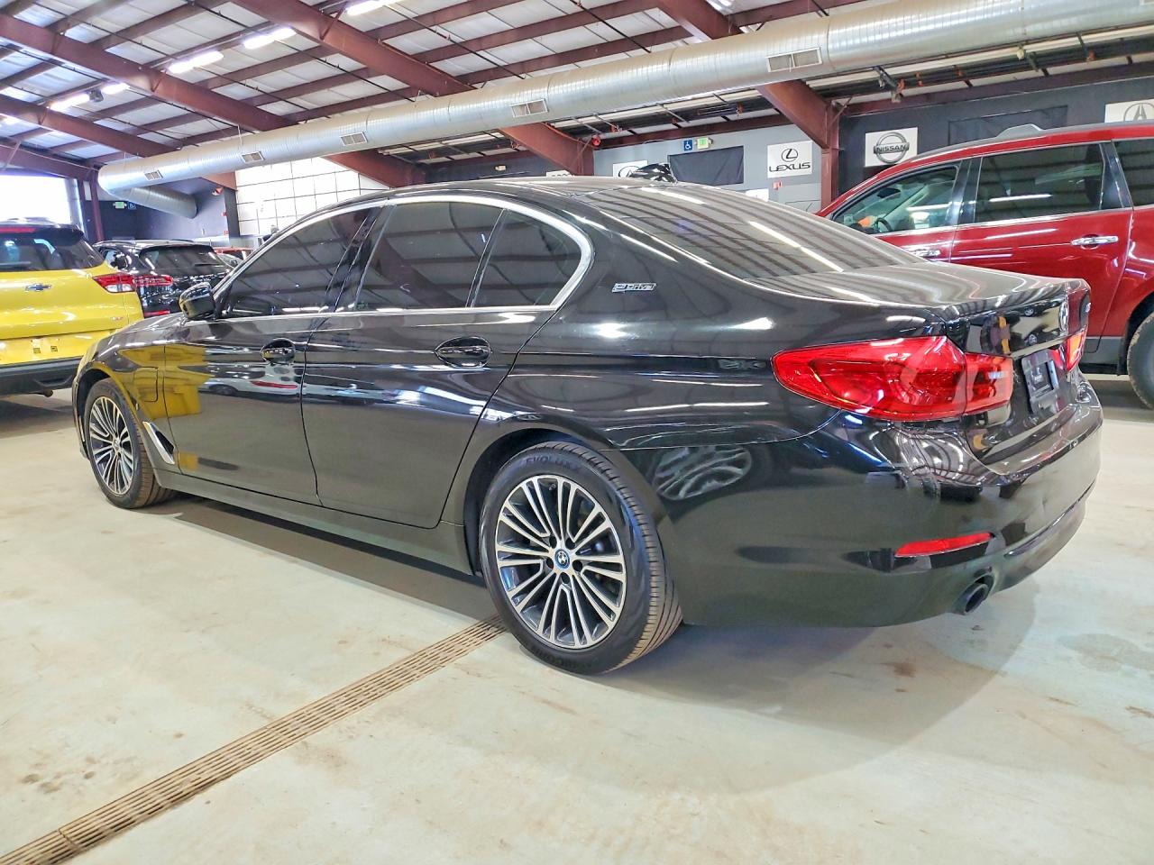 2019 BMW 5 series VIN WBAJA9C50KB389739 photo 2