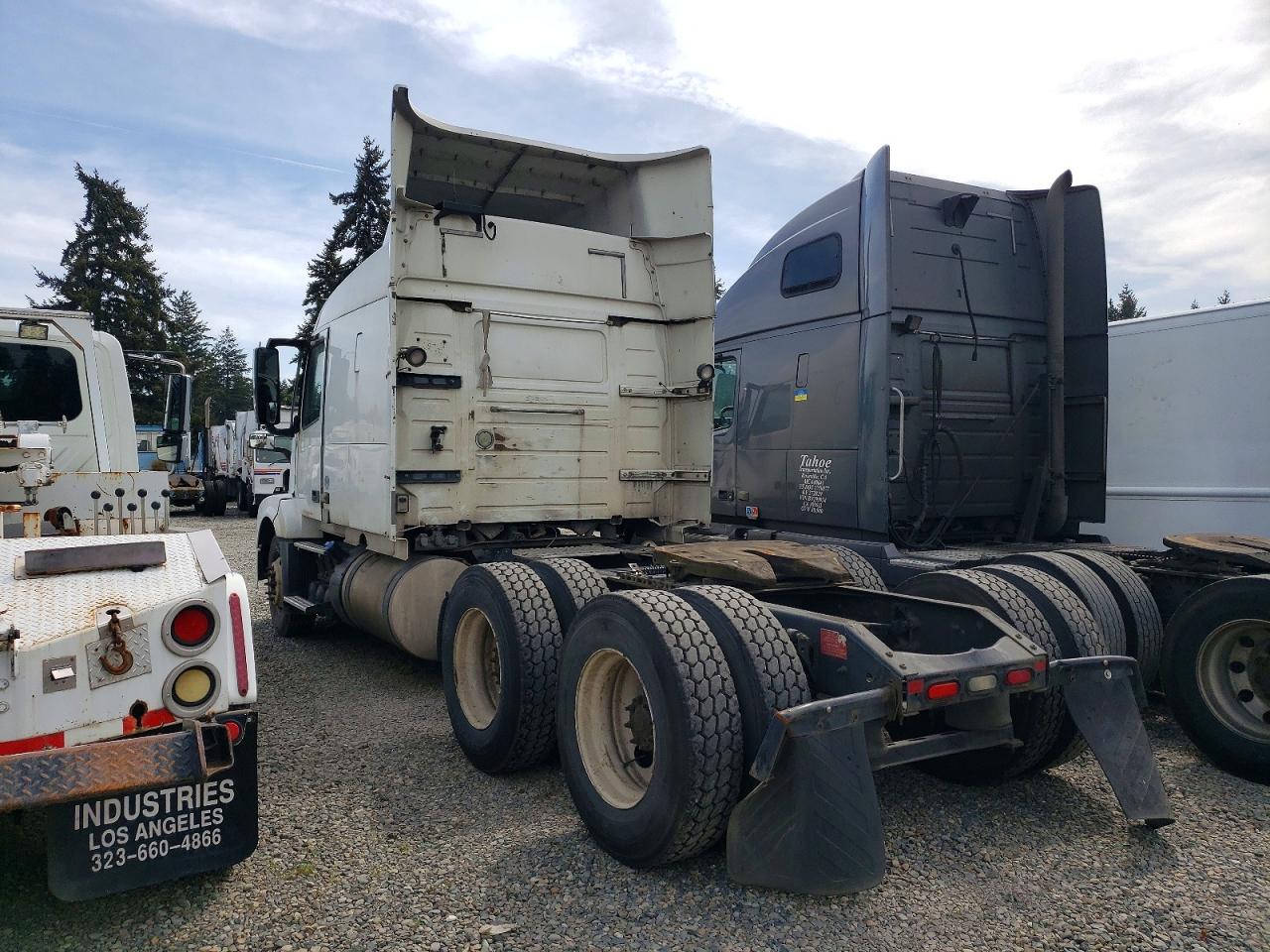 2015 VOLV Vn VIN 4V4NC9EH2FN920518 photo 3