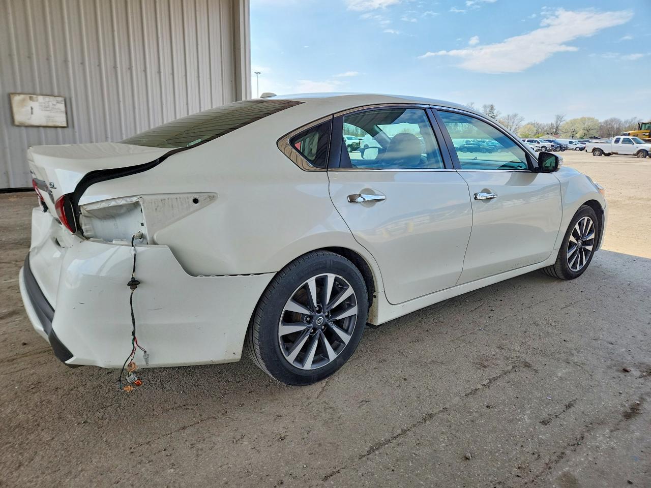 2017 Nissan Altima VIN 1N4AL3AP4HC204163 photo 3