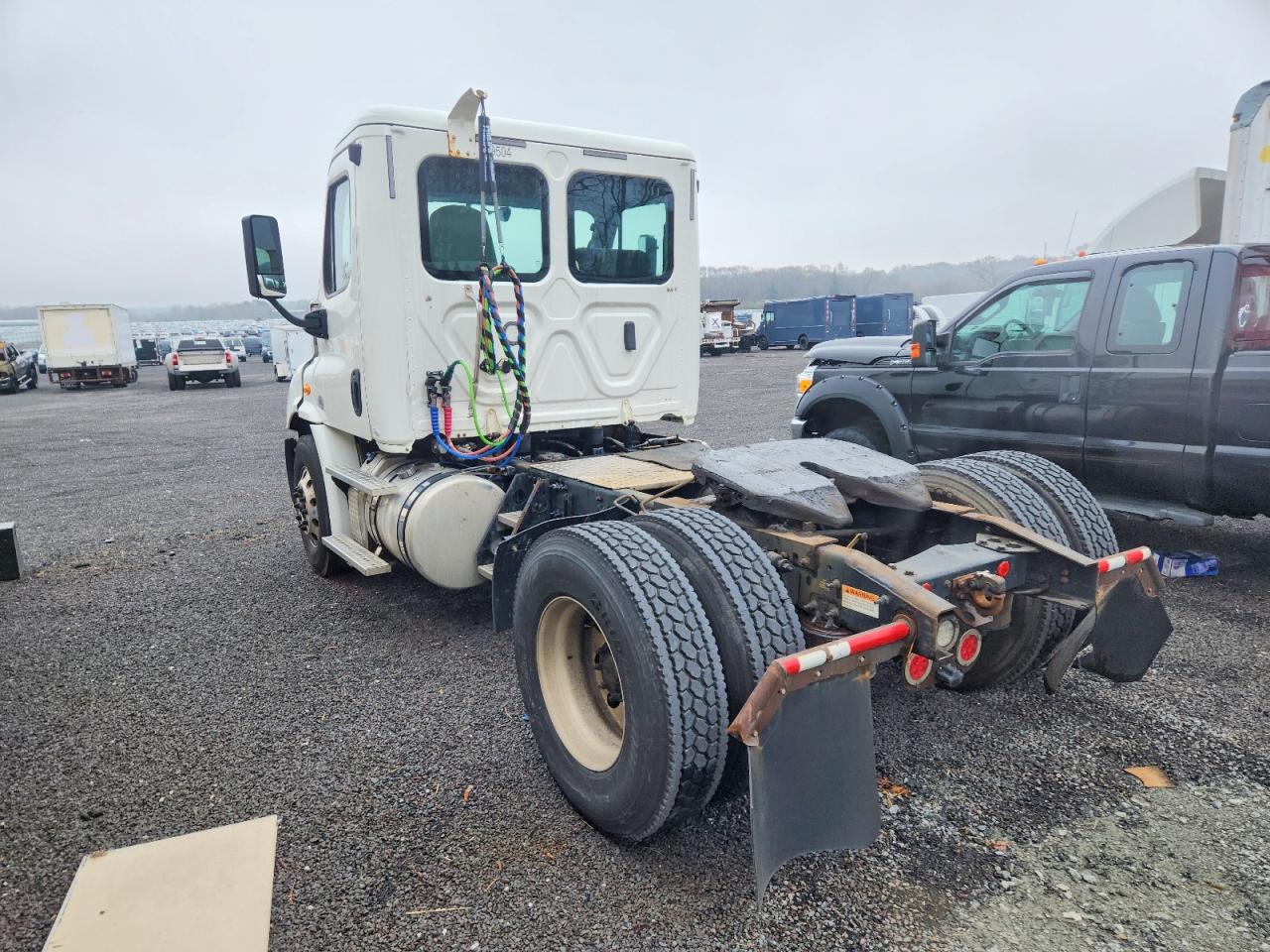 2018 FREIGHTLINER All other VIN 3AKBGADV7JDJU2444 photo 3