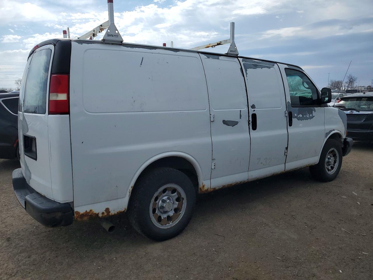 2011 CHEVROLET Express VIN 1GCSGAFX7B1184879 photo 3