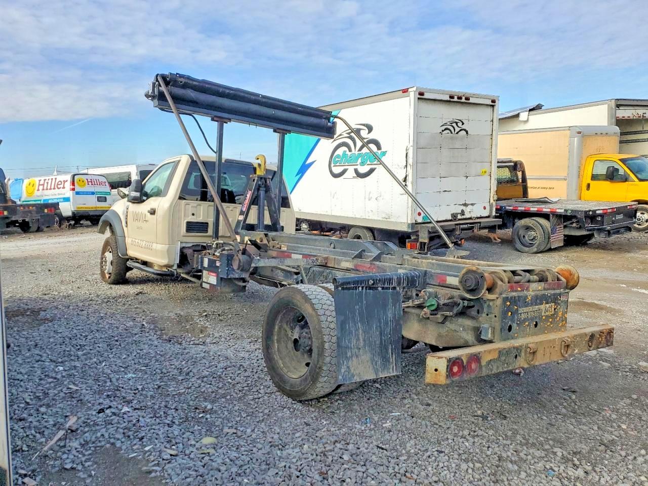 2019 Ford F550 VIN 1FDUF5GT5KEE76422 photo 2