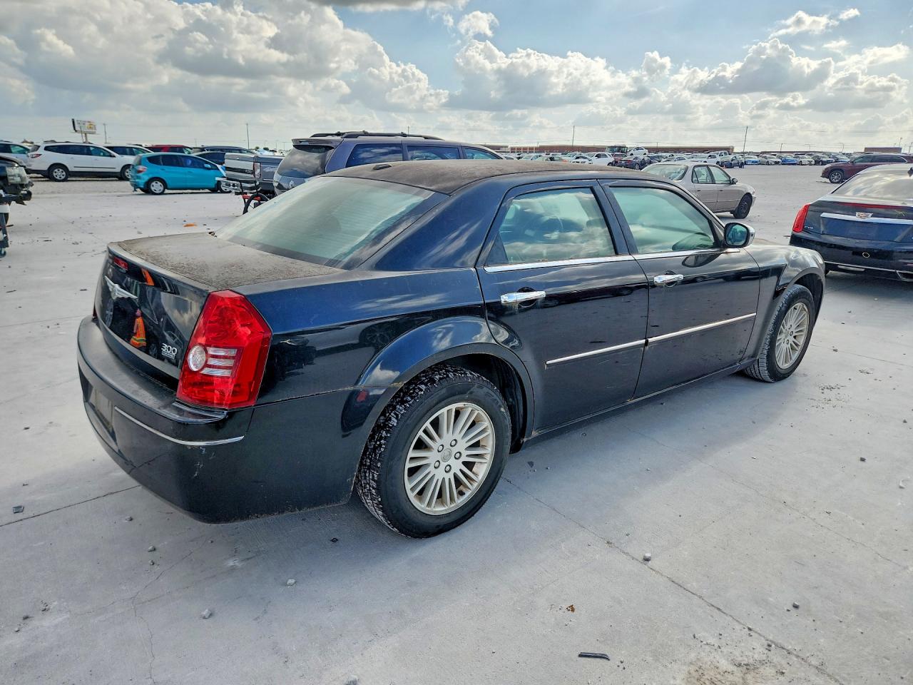 2010 Chrysler 300 VIN 2C3CA5CV4AH326562 photo 3