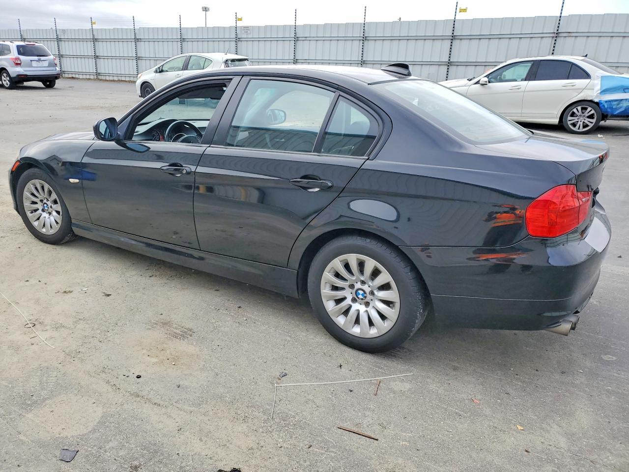2009 BMW 3 series VIN WBAPH57549NL77112 photo 2