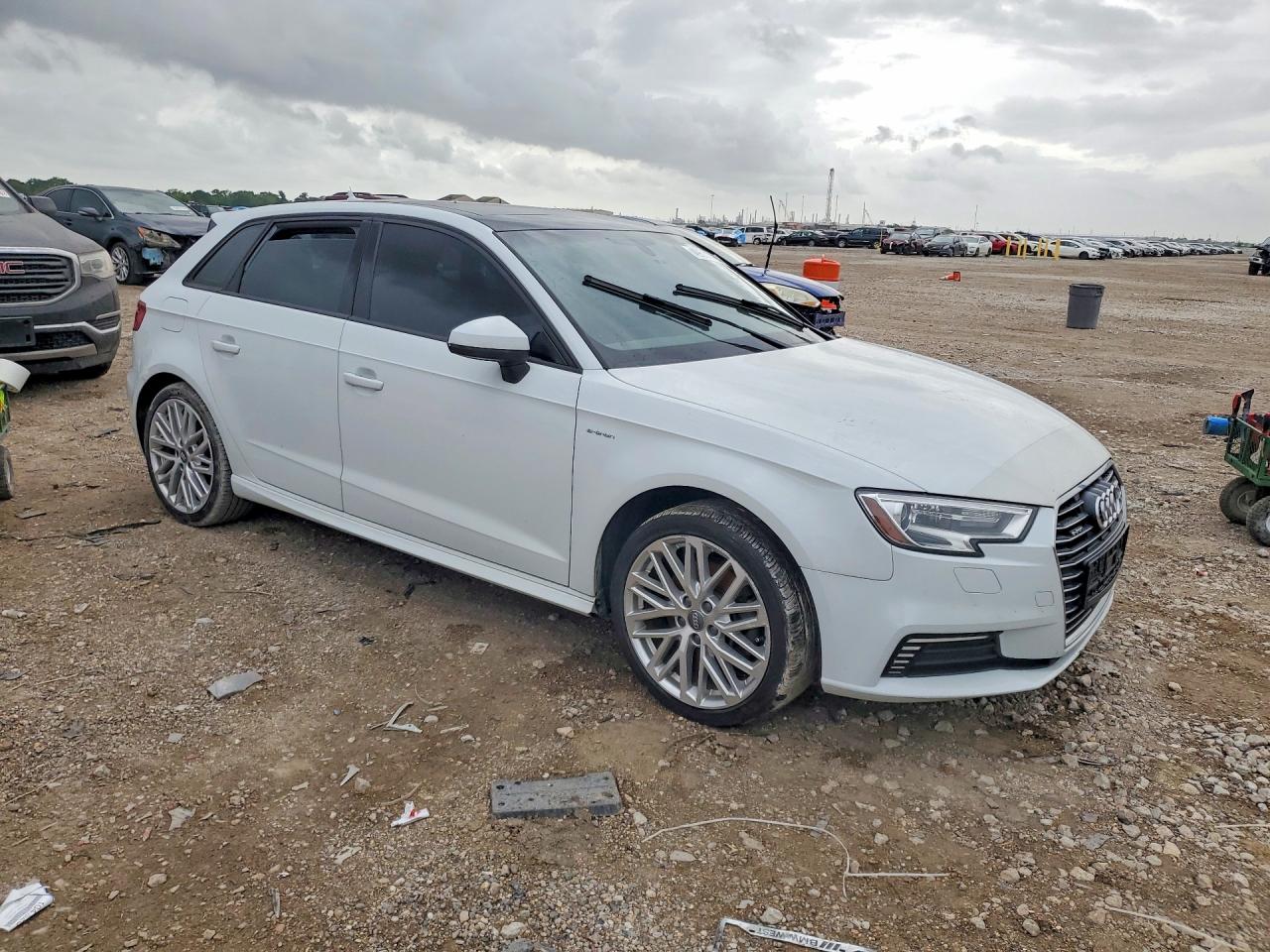 2018 Audi A3 VIN WAUUPBFF2JA154853 photo 4