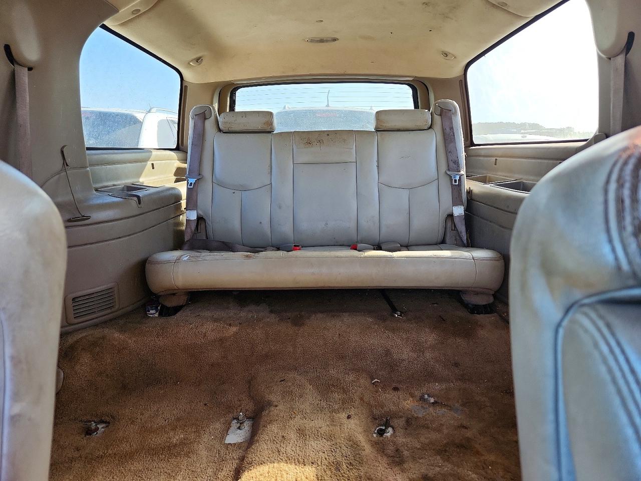 2003 Chevrolet Suburban VIN 3GNEC16ZX3G295513 photo 10