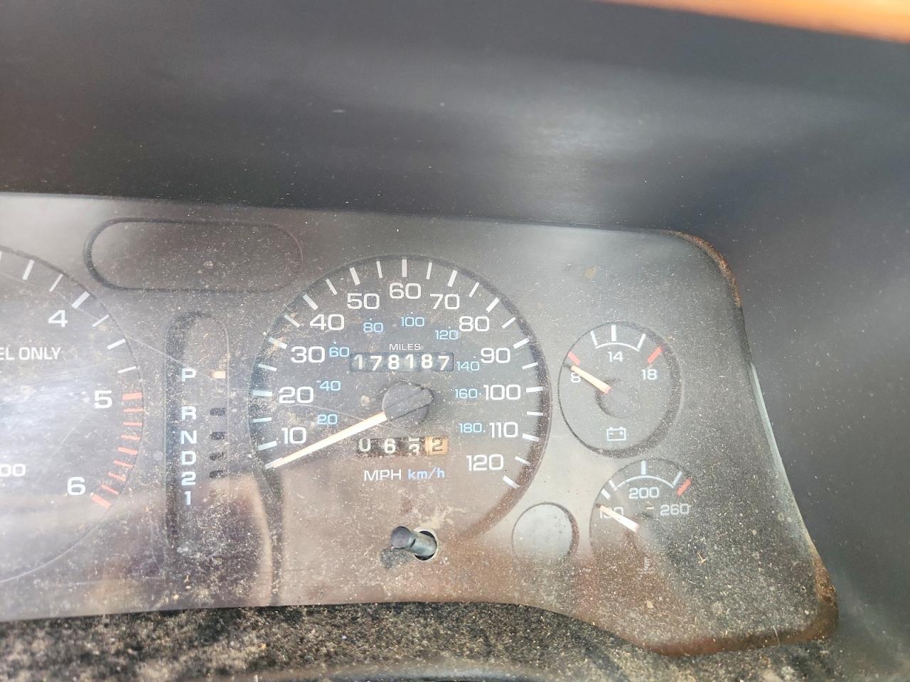 1996 Dodge Ram 2500 VIN 3B7KC23Z8TM144449 photo 9