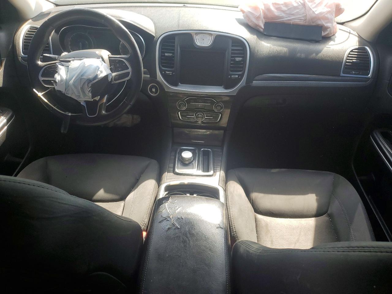 2018 Chrysler 300 VIN 2C3CCAAG2JH341004 photo 8