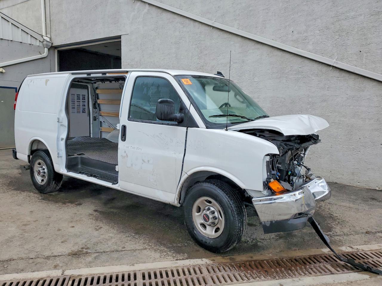 2025 GMC Savana VIN 1GTW7AFP6S1174572 photo 4