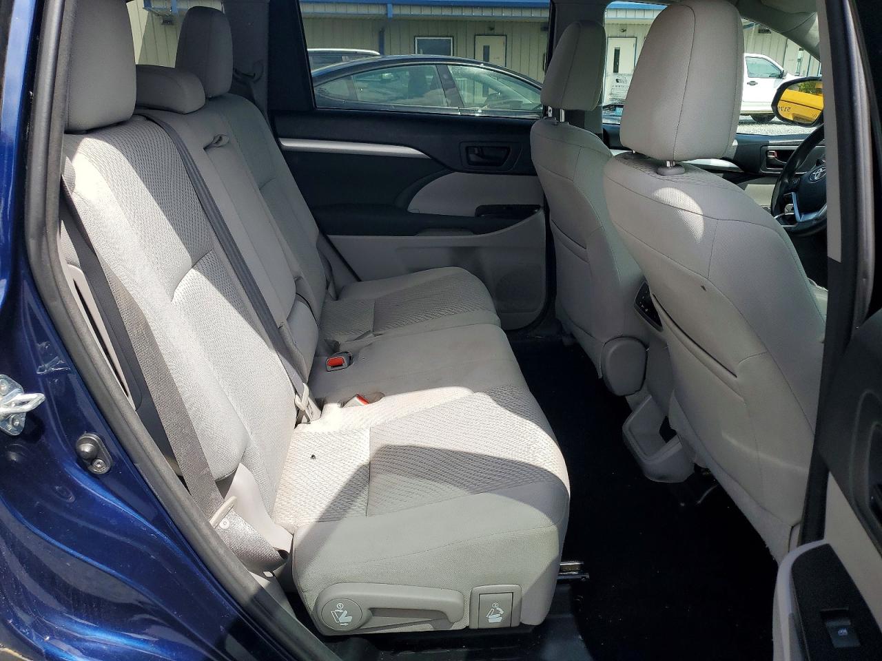 2015 Toyota Highlander VIN 5TDZARFH4FS015676 photo 11