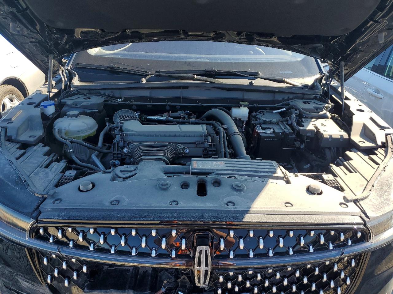 2025 Lincoln Nautilus VIN 5LMPJ8KA7SJ921458 photo 12