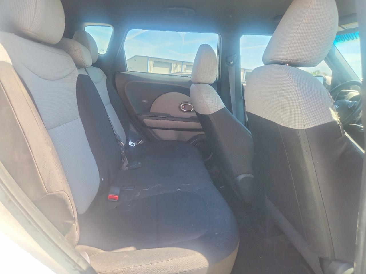 2015 KIA Soul base VIN KNDJN2A24F7226818 photo 11