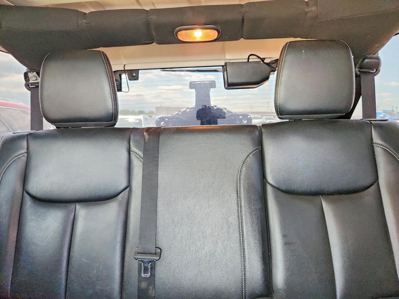 2017 Jeep Wrangler / VIN 1C4BJWFG2HL528615 photo 10