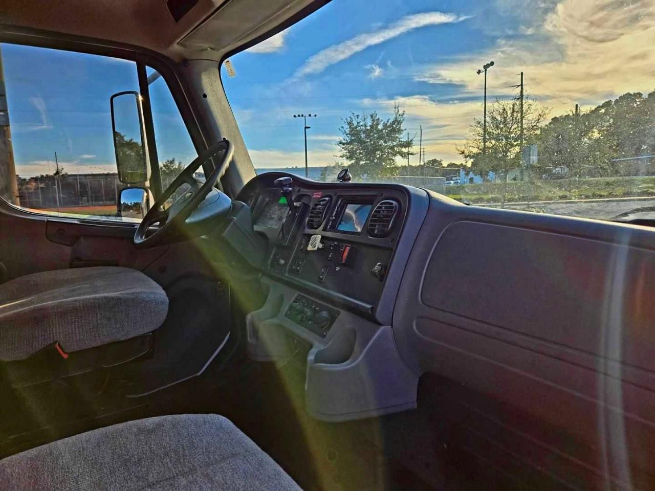 2018 FREIGHTLINER All other VIN 3ALACWFC3JDJY7666 photo 6