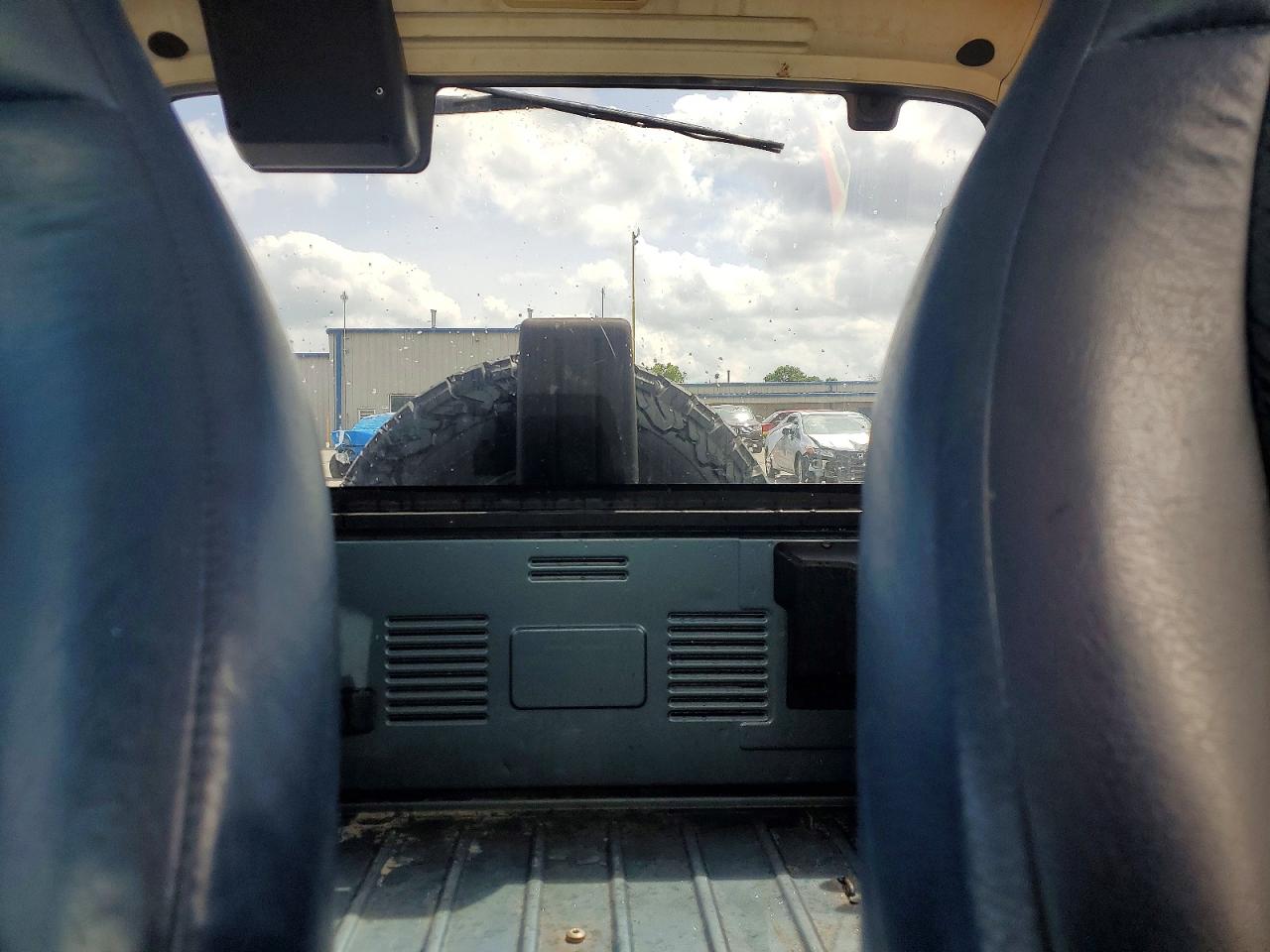 1997 Jeep Wrangler / VIN 1J4FY29PXVP523923 photo 10