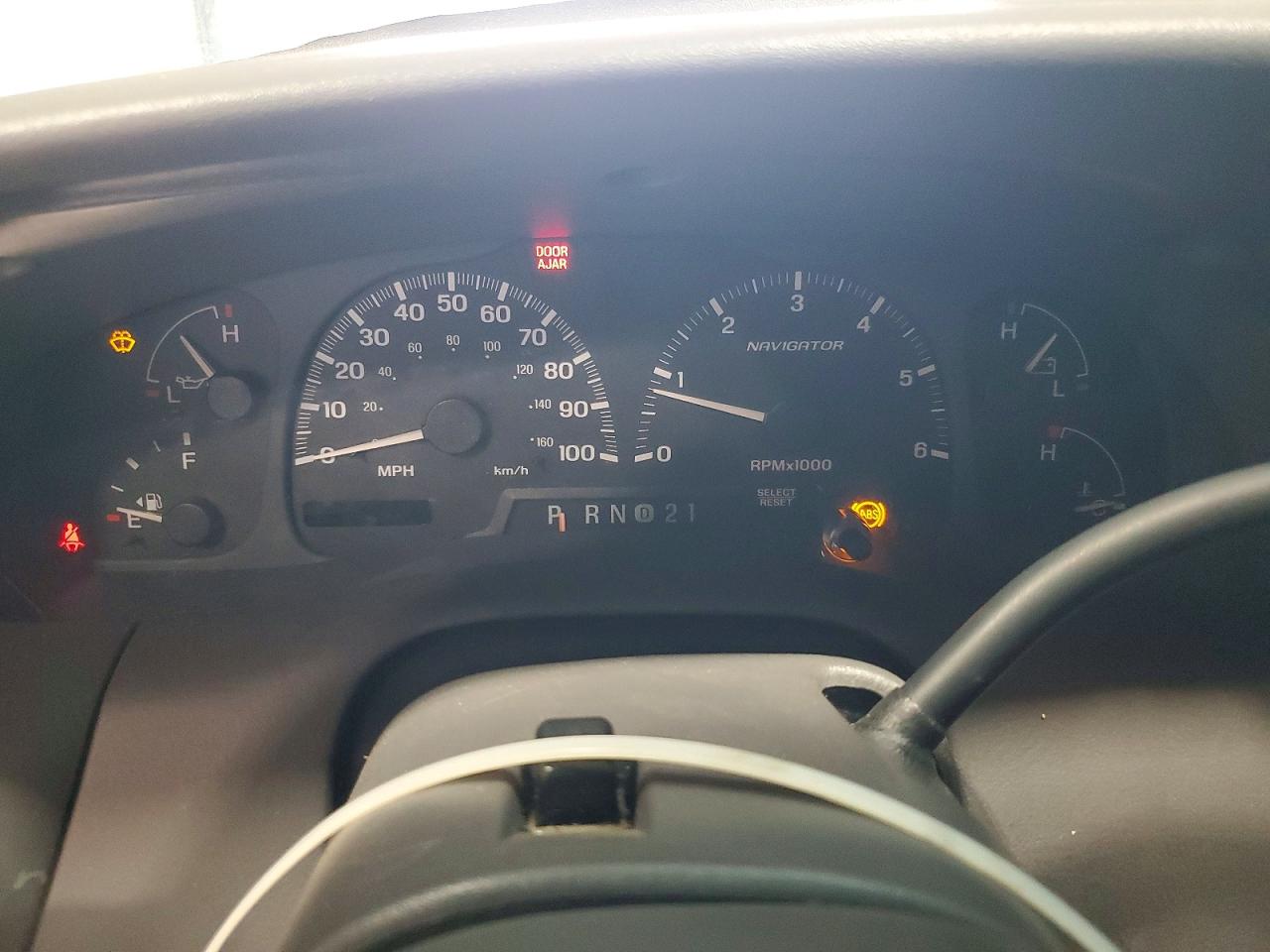 2001 LINCOLN Navigator VIN 5LMFU28AX1LJ02504 photo 9
