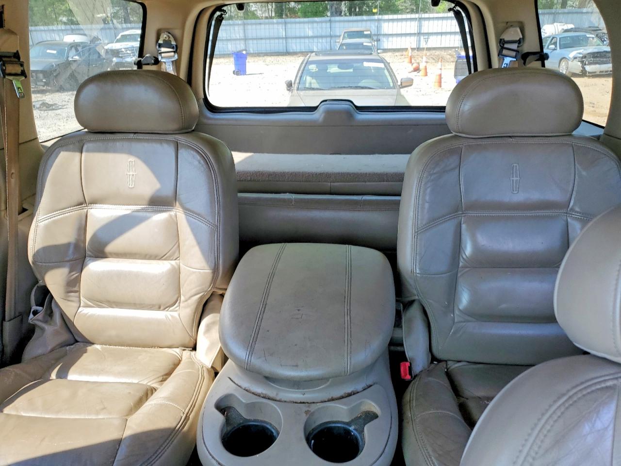 2000 Lincoln Navigator VIN 5LMPU28A9YLJ00290 photo 10