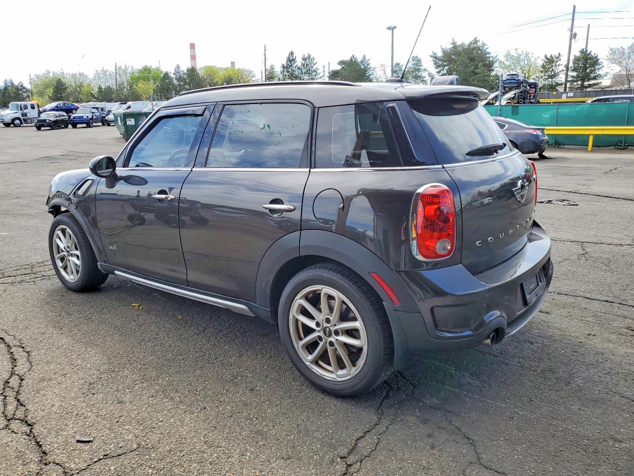 2016 MINI Cooper VIN WMWZC5C59GWU00176 photo 2
