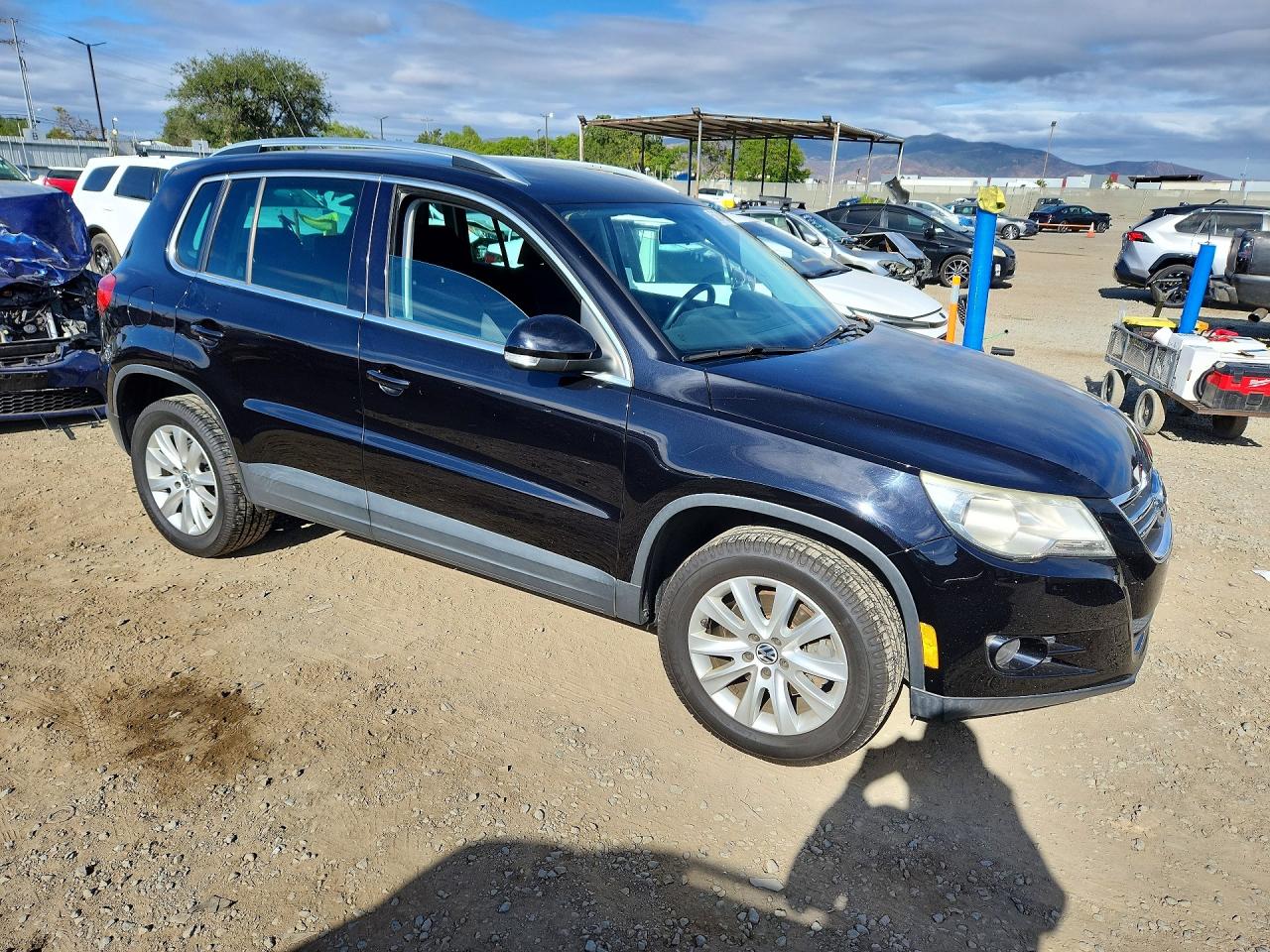 2009 VOLKSWAGEN Tiguan VIN WVGAV75N39W062680 photo 4