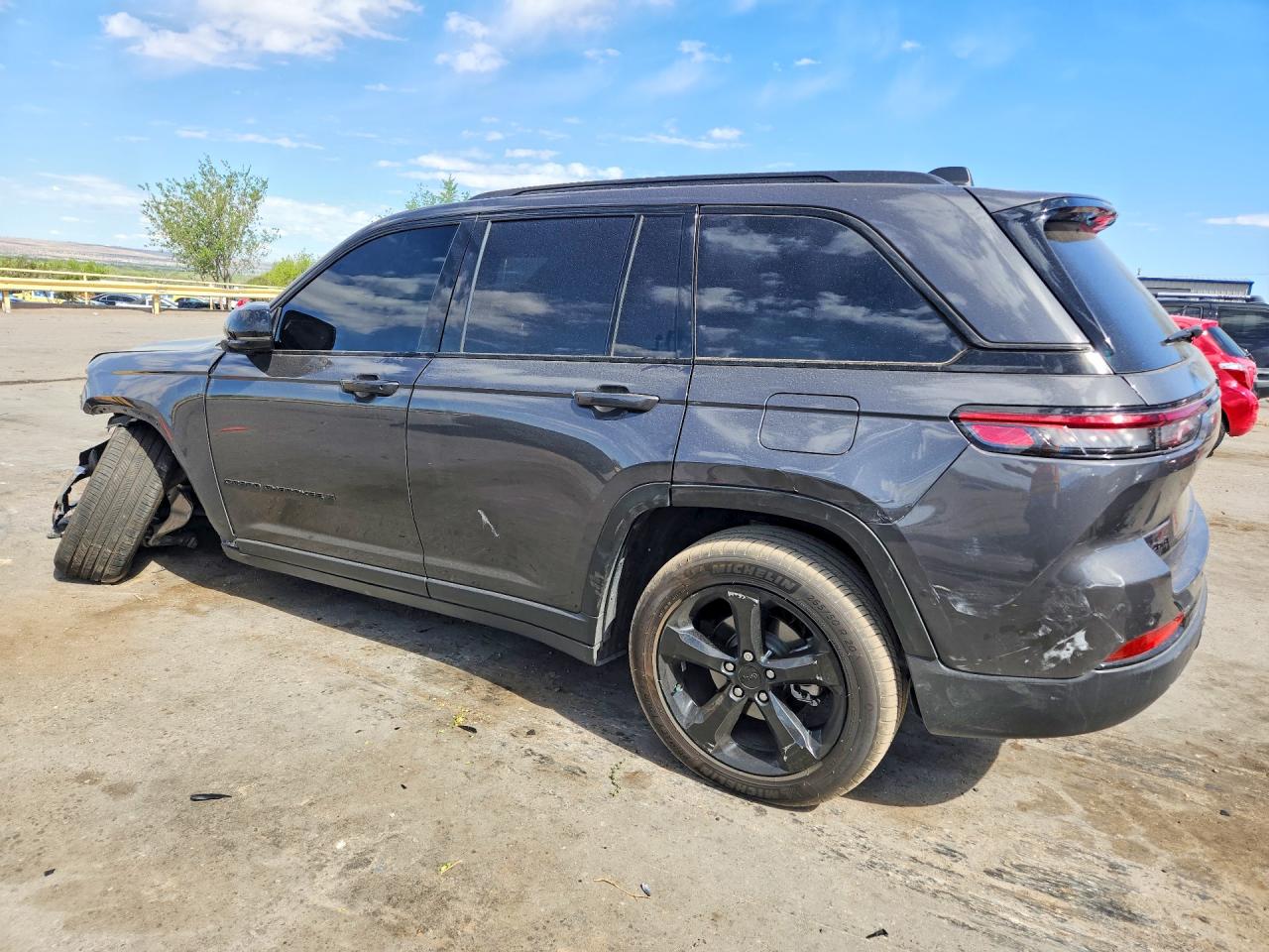 2024 Jeep Cherokee VIN 1C4RJHAG3RC104864 photo 2