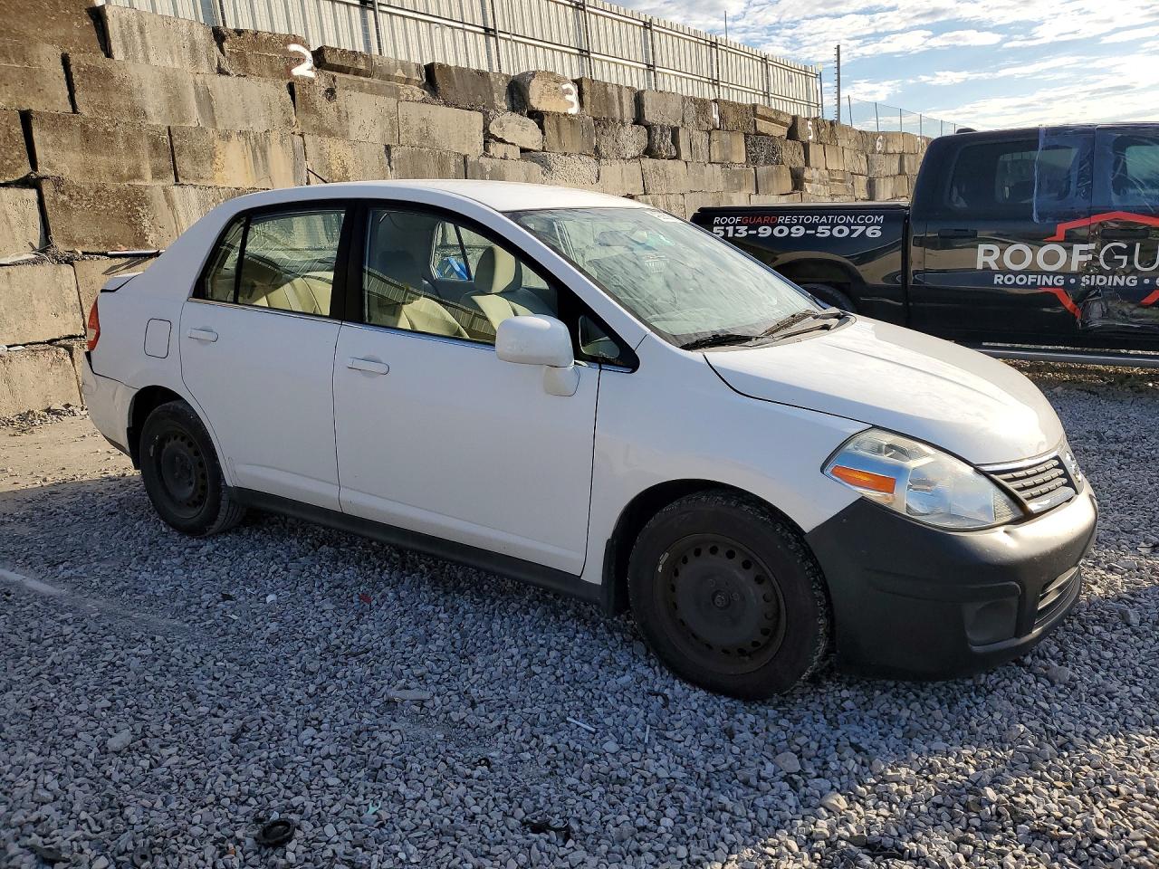 2007 Nissan Versa VIN 3N1BC11E97L422574 photo 4
