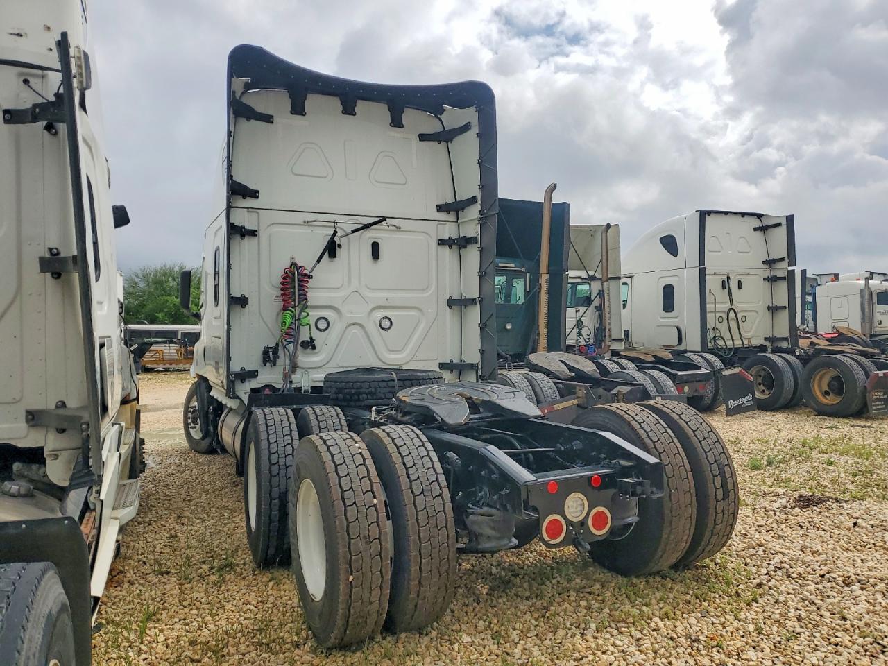 2026 FREIGHTLINER All other VIN 3AKJHHFG2TSWP3498 photo 3