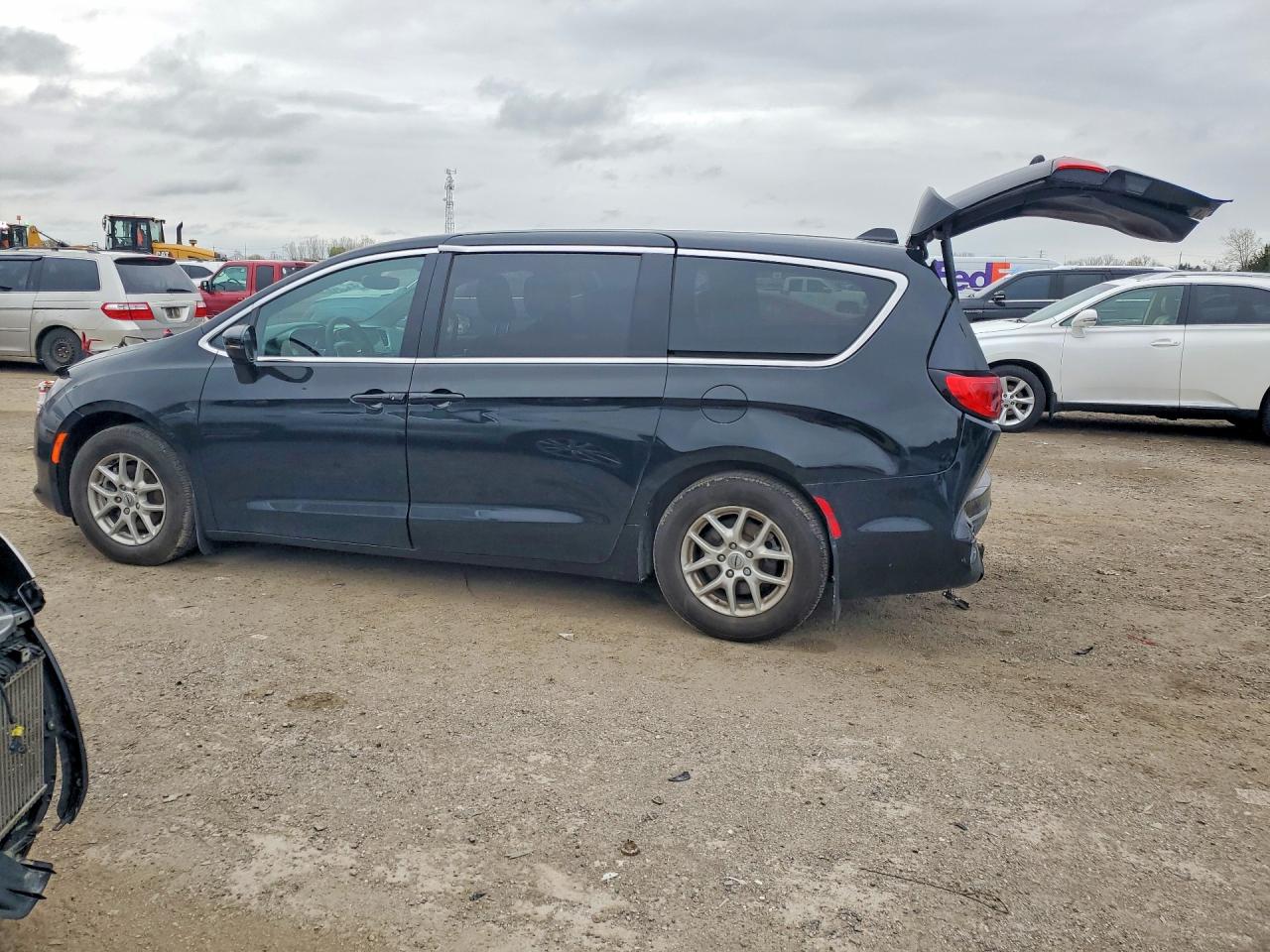 2025 Chrysler All other VIN 2C4RC1ZG5SR507554 photo 2