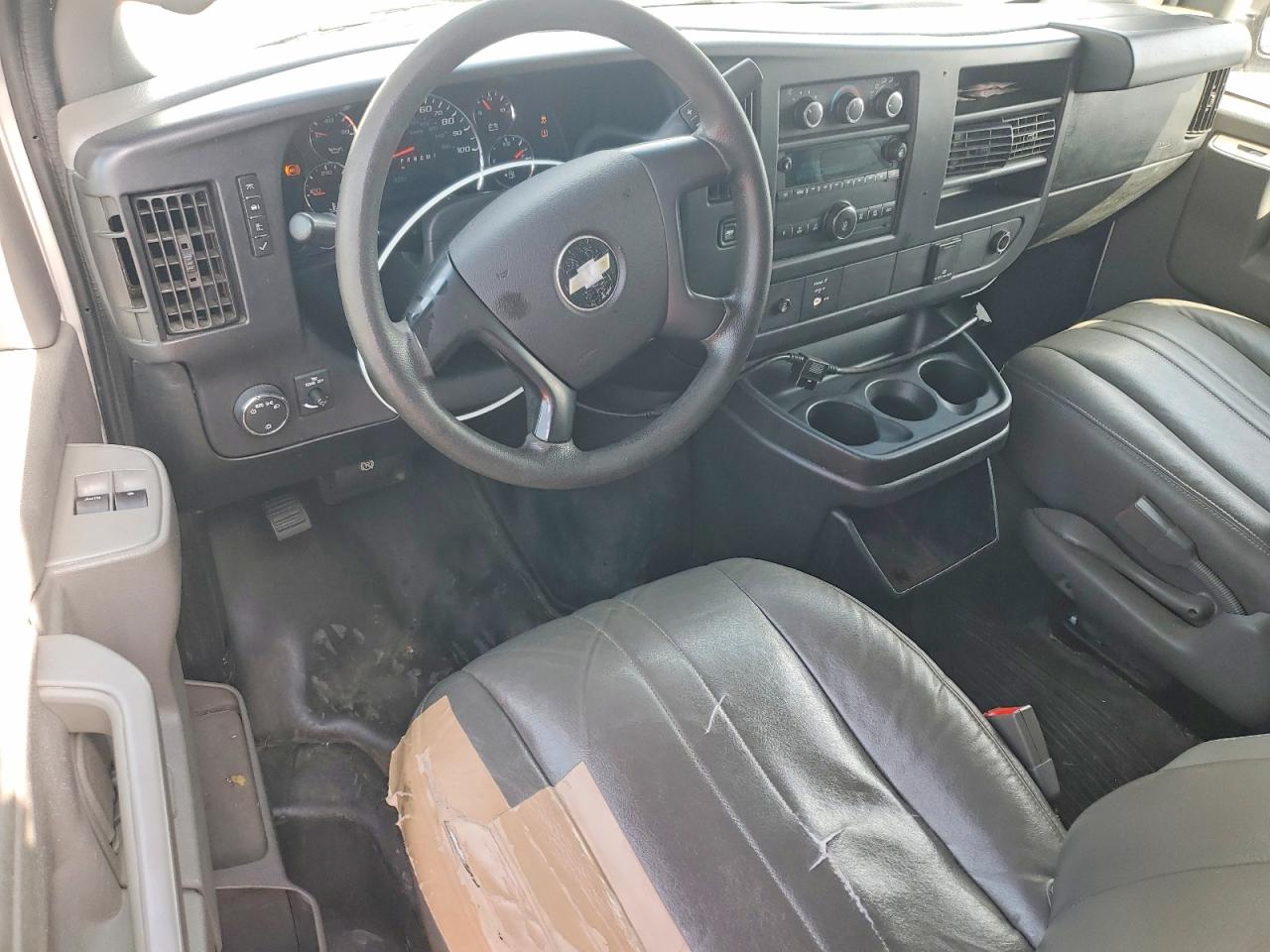 2016 CHEV Express VIN 1GCWGAFF2G1233163 photo 8