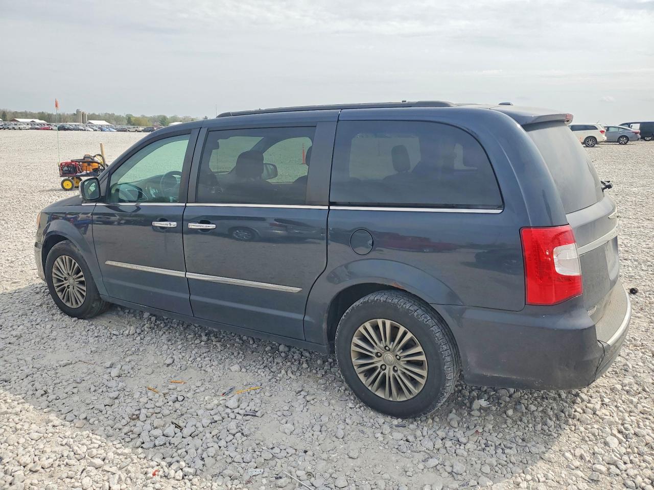 2014 Chrysler Minivan VIN 2C4RC1CG5ER346829 photo 2