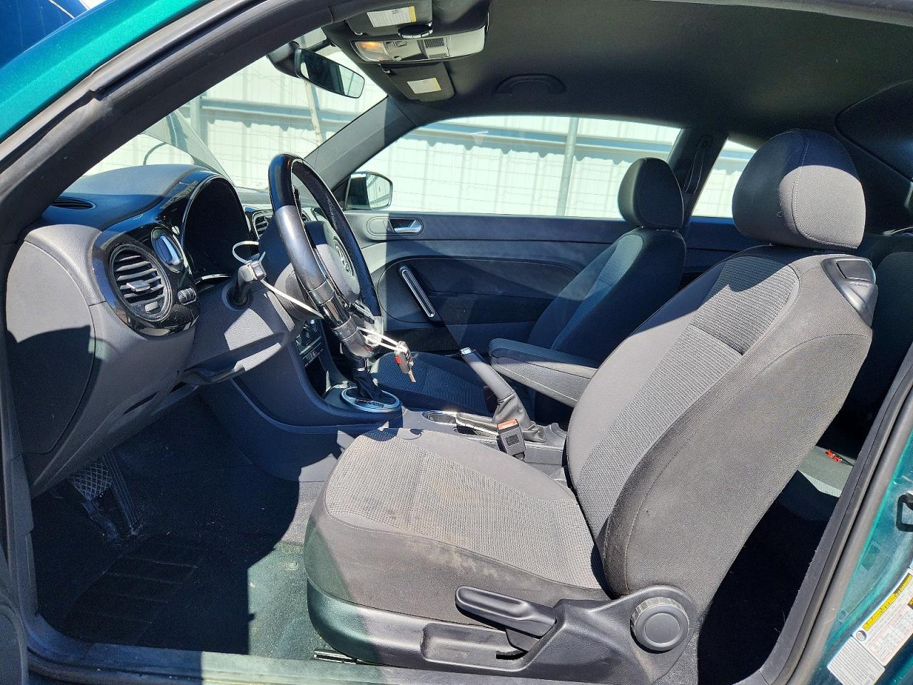 2017 Volkswagen Beetle VIN 3VWF17AT8HM609867 photo 7