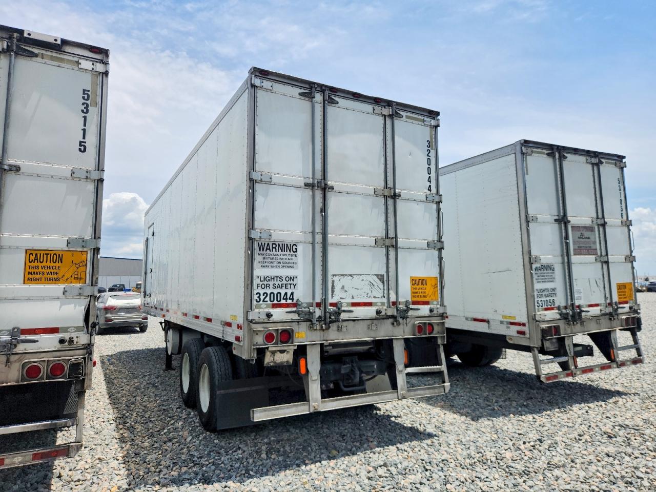 2015 UTILITY All models VIN 1UYVS2323FM245502 photo 3