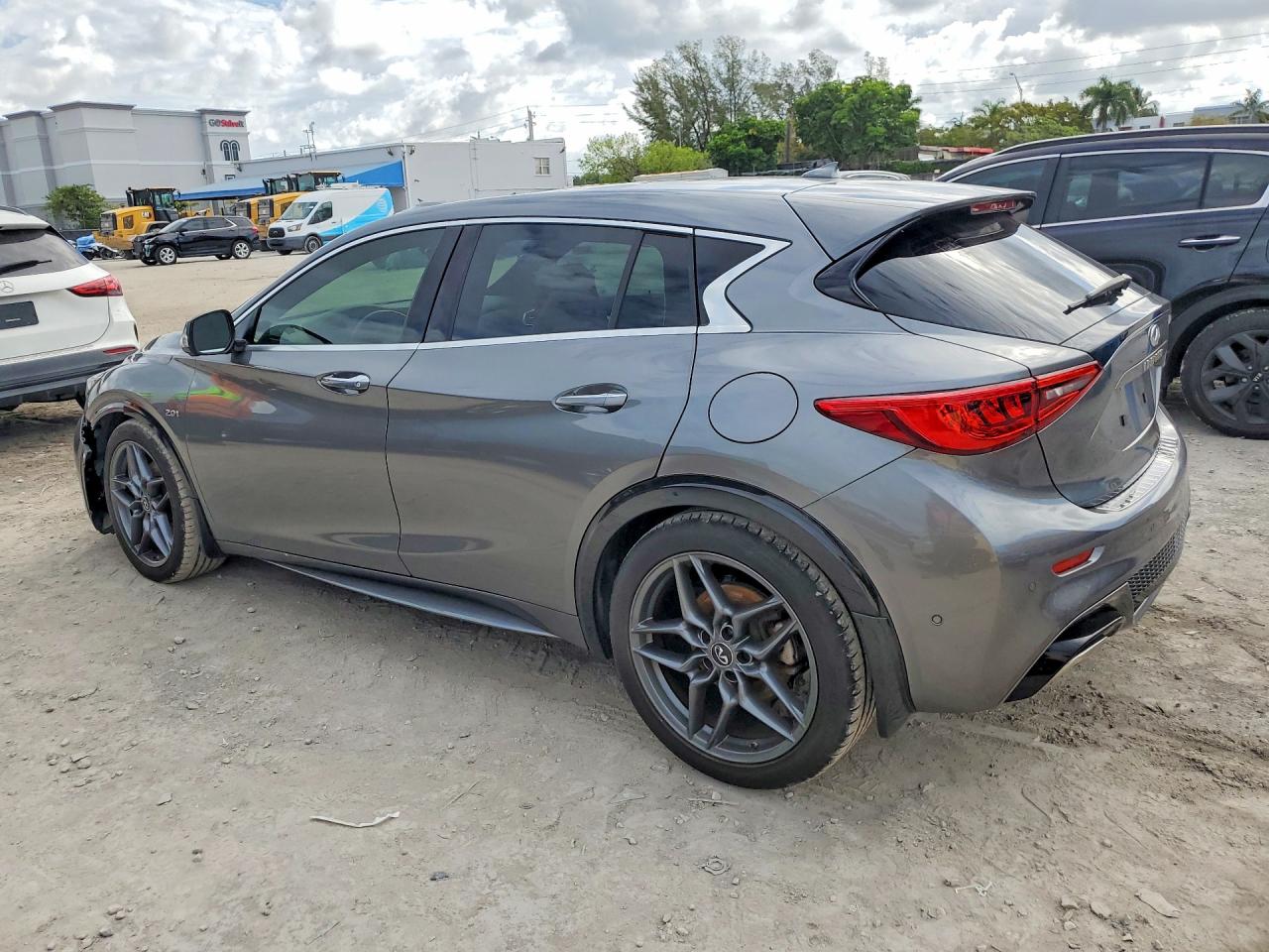 2019 Infiniti Qx30 sport VIN SJKCH5CP1KA011093 photo 2