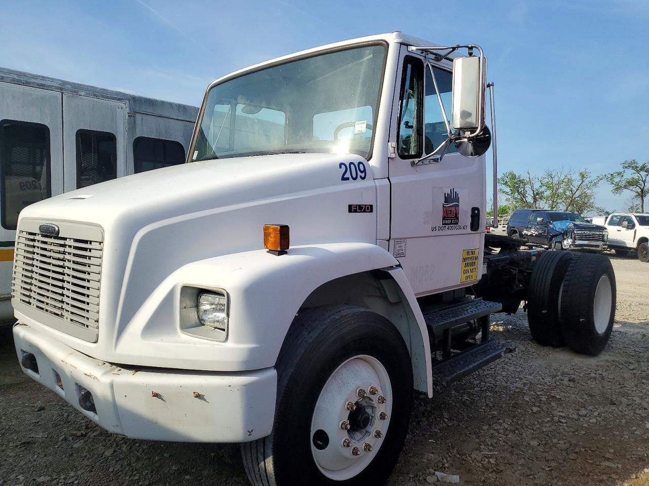 2004 FREIGHTLINER All other VIN 1FUBBUDC44HM87511 photo 9