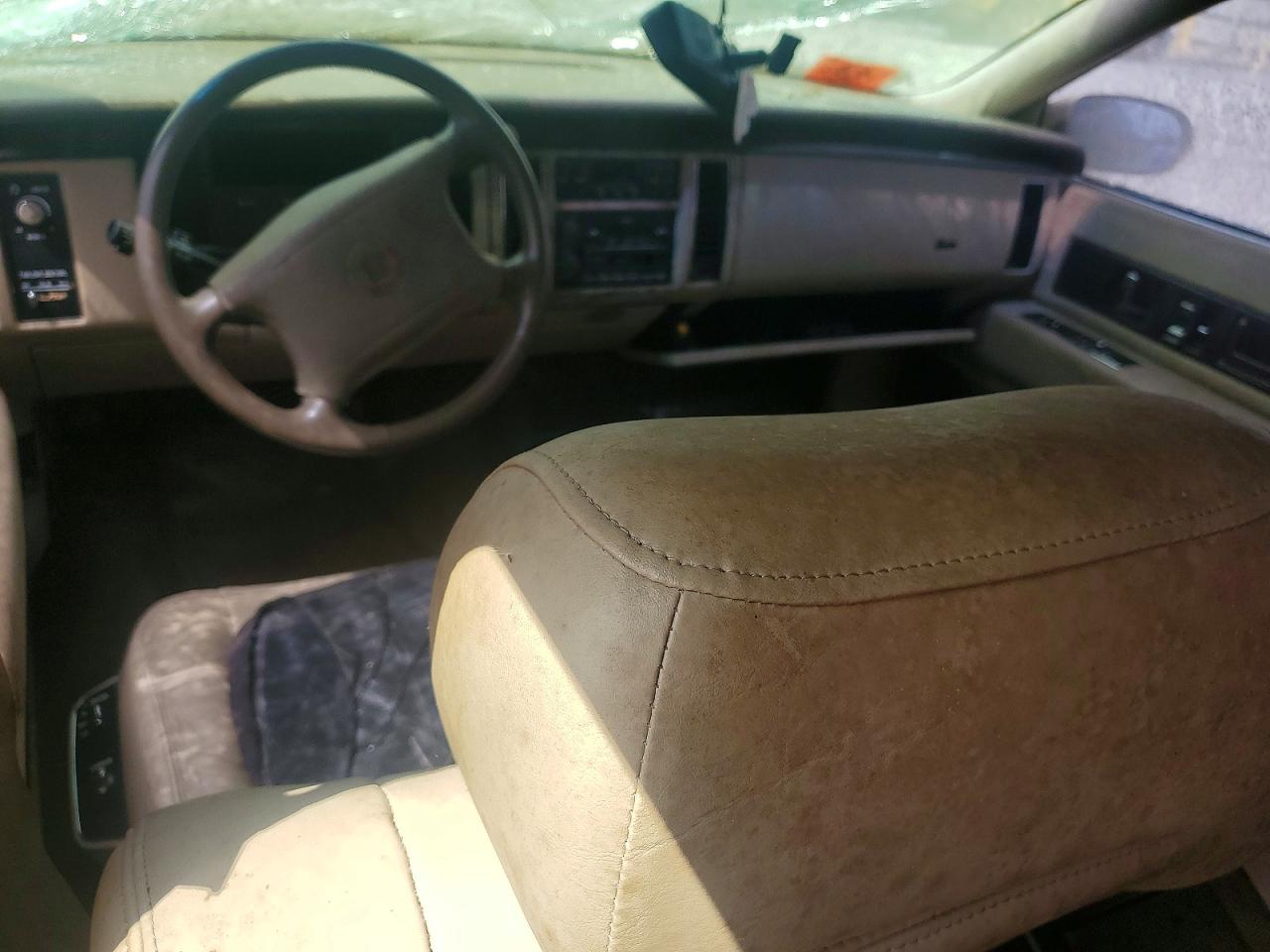 1995 Cadillac Fleetwood VIN 1G6DW52P9SR700575 photo 8