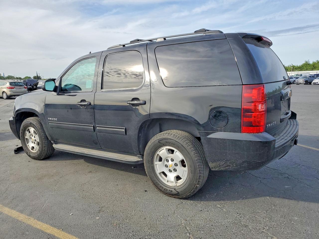 2014 Chevrolet Tahoe VIN 1GNSCBE02ER248149 photo 2