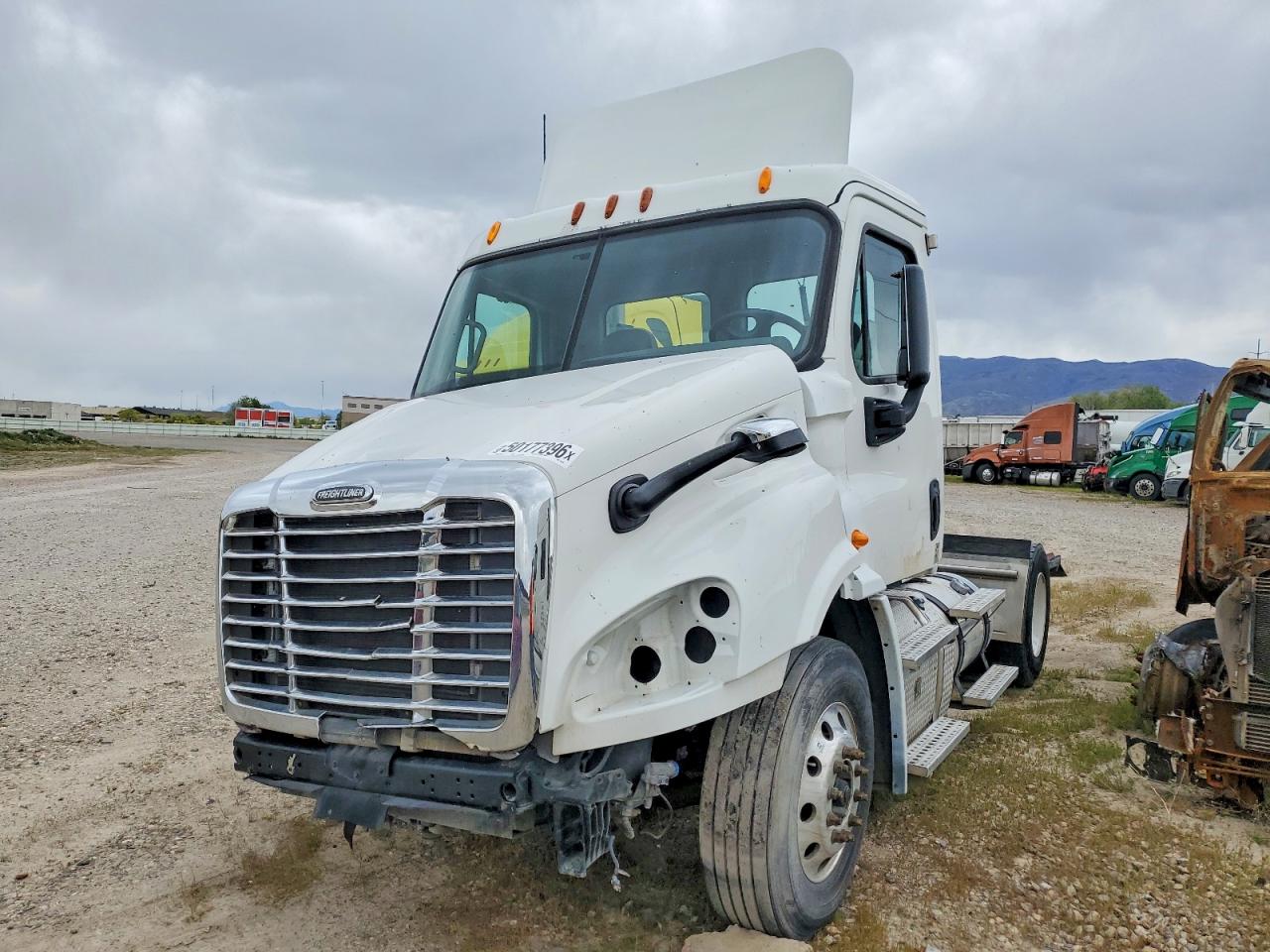 2014 FREIGHTLINER All other VIN 3AKBGADV2ESFL3148 photo 2