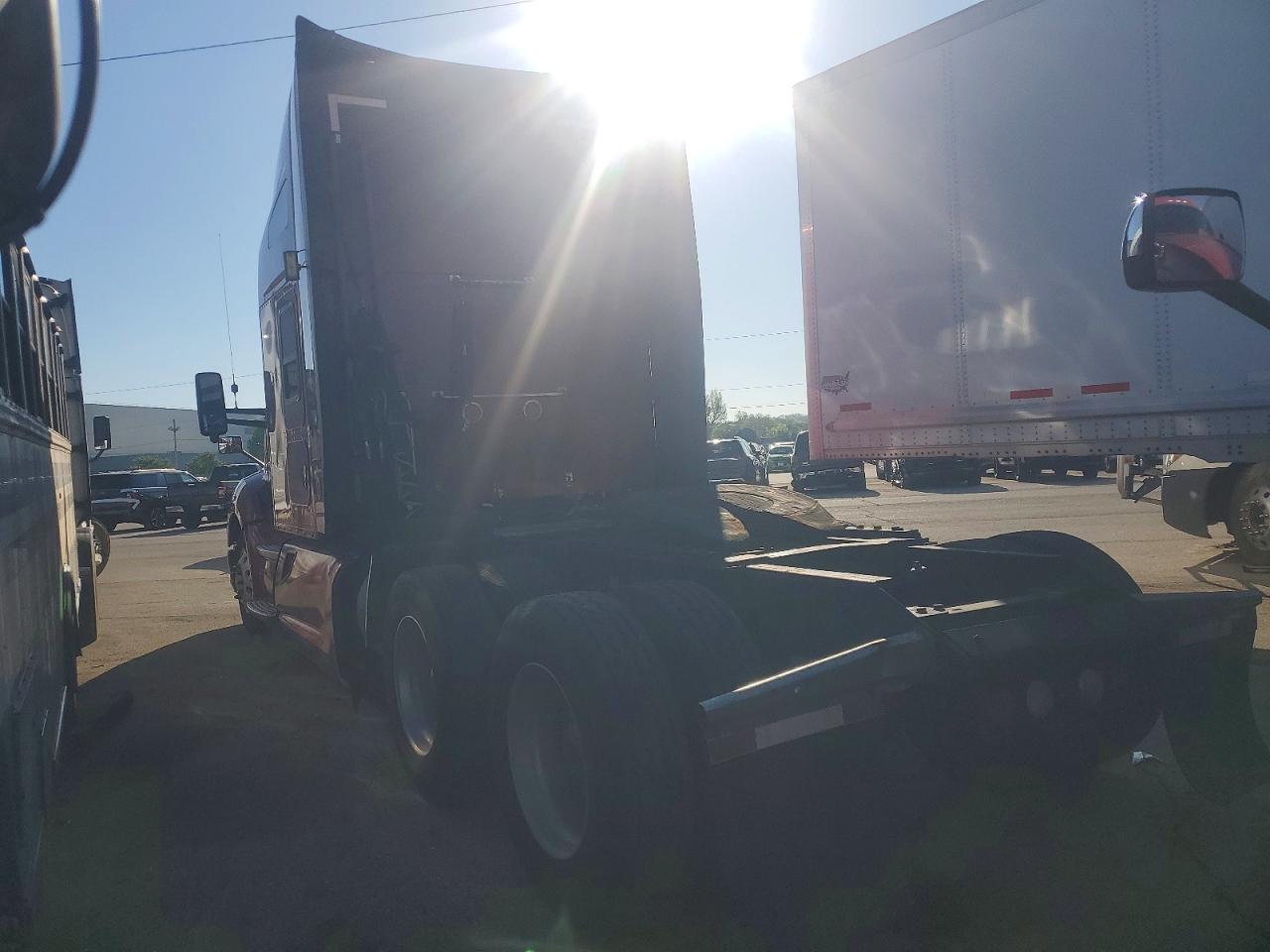 2018 KENWORTH All other VIN 1XKYDP9X9JJ197010 photo 3