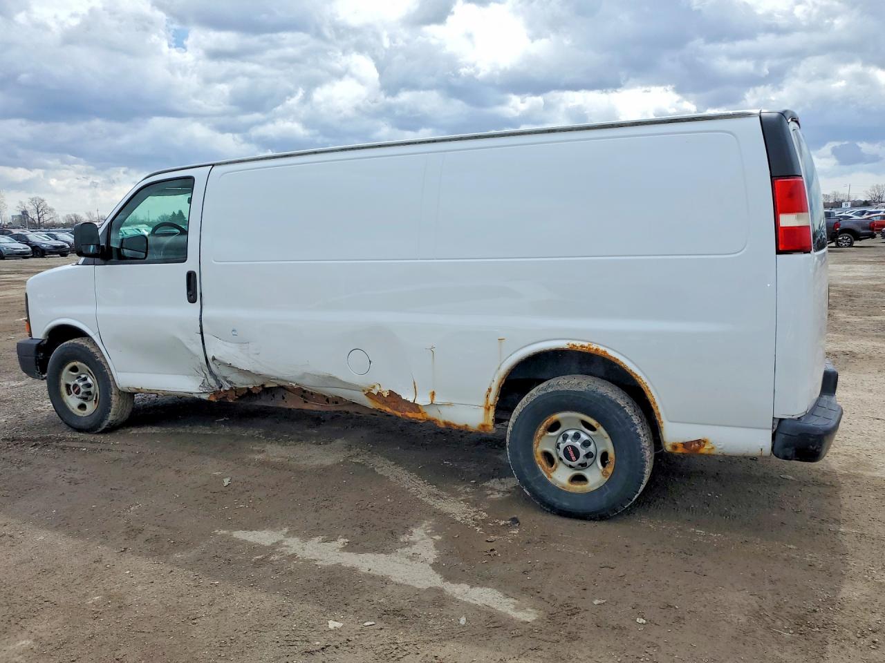 2014 GMC Savana VIN 1GTW7GCA0E1143549 photo 2