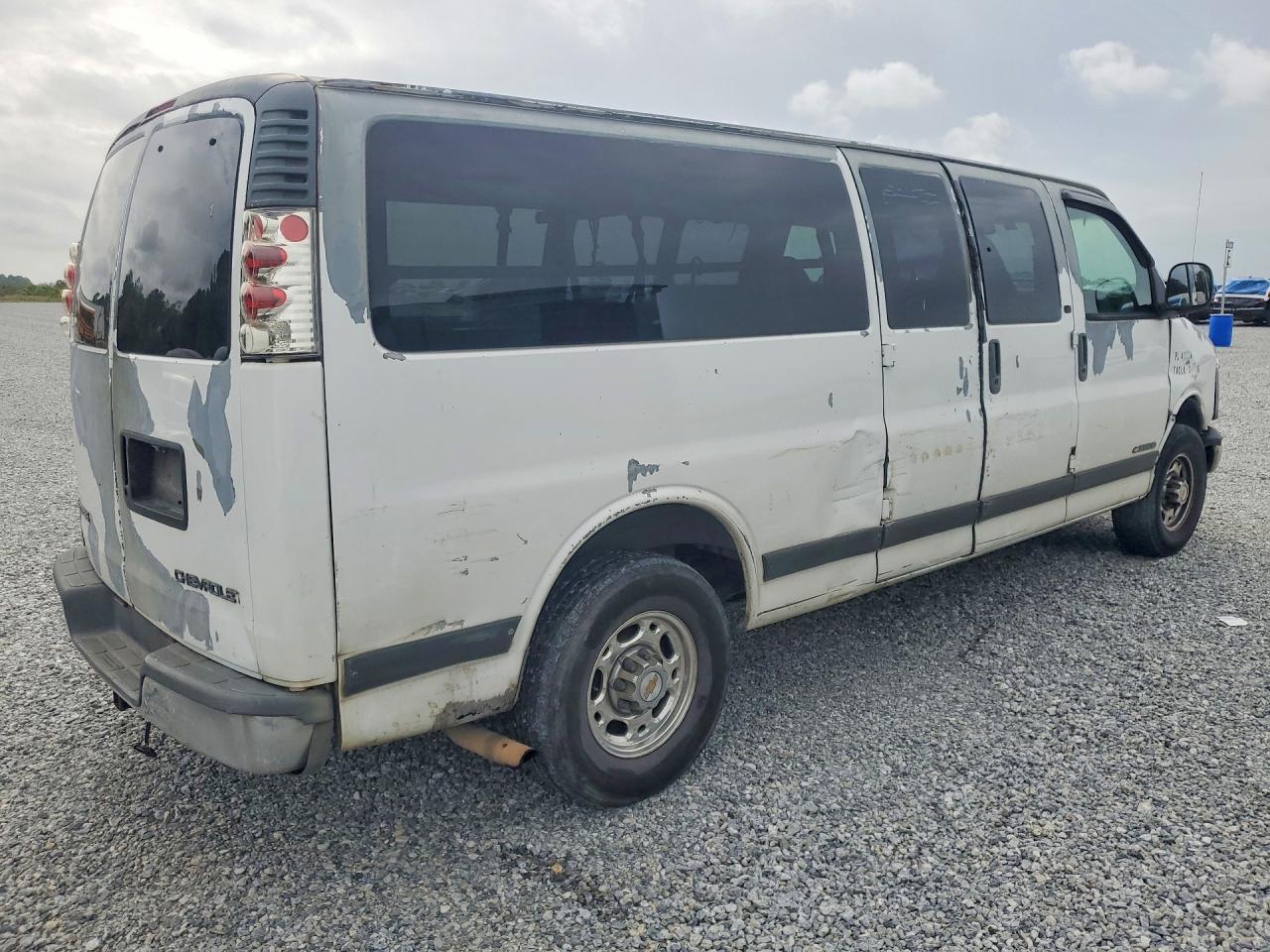 2002 CHEVROLET Express VIN 1GAHG39RX21102543 photo 3