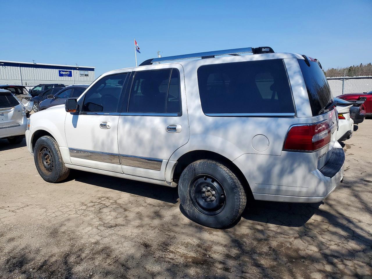 2010 LINCOLN Navigator VIN 5LMJJ2J56AEJ10376 photo 2