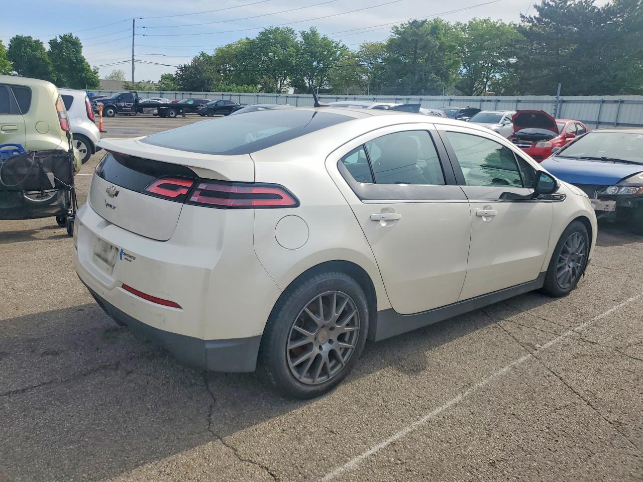 2013 CHEV Volt VIN 1G1RB6E46DU114821 photo 3