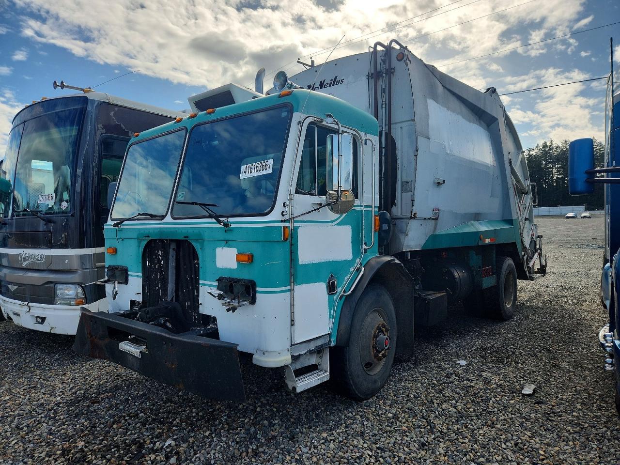 1998 PETERBILT All other VIN 1NPZH58X9WD710801 photo 2