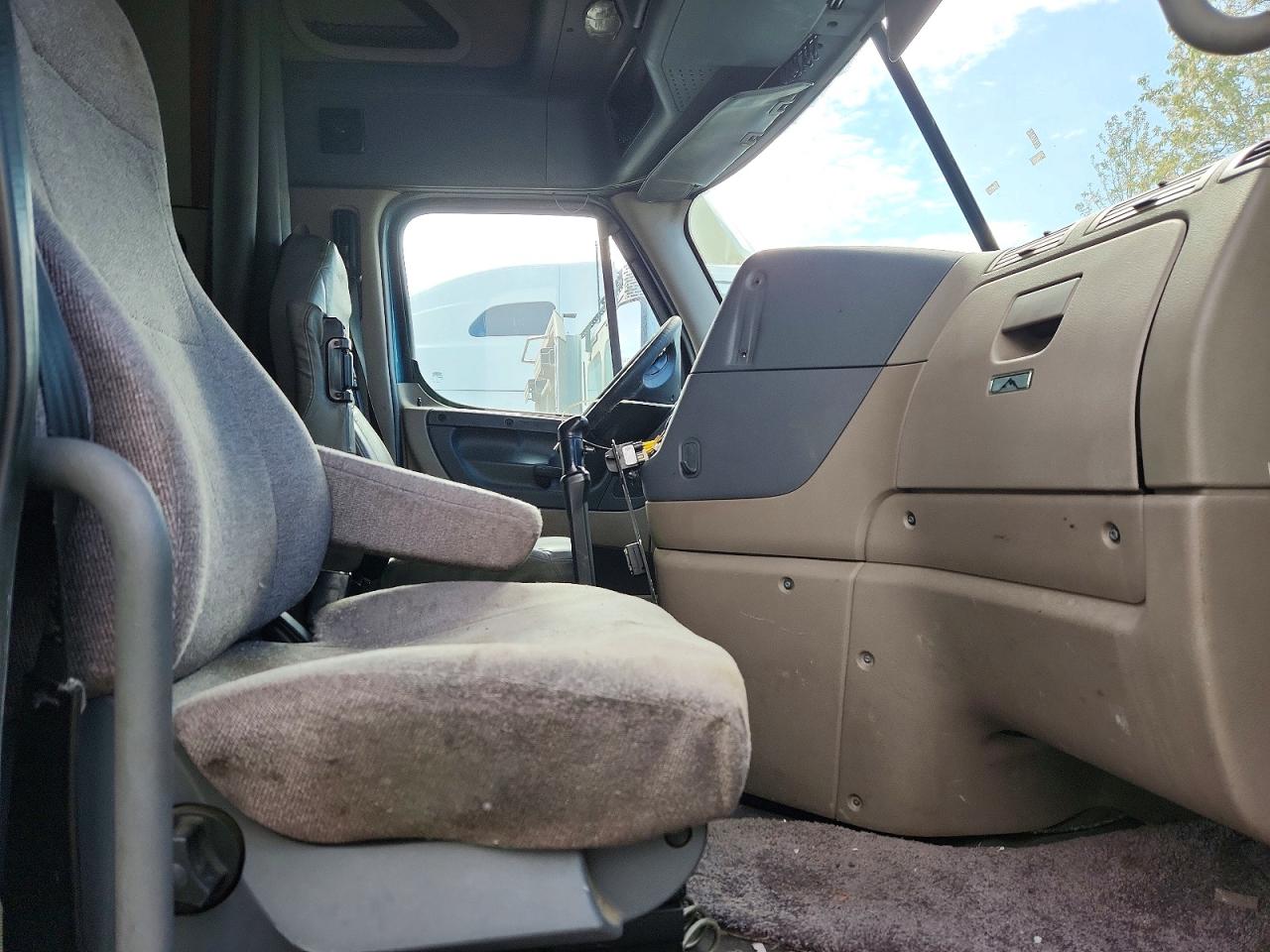 2013 FREIGHTLINER All other VIN 1FUJGLDR3DLBS1292 photo 5