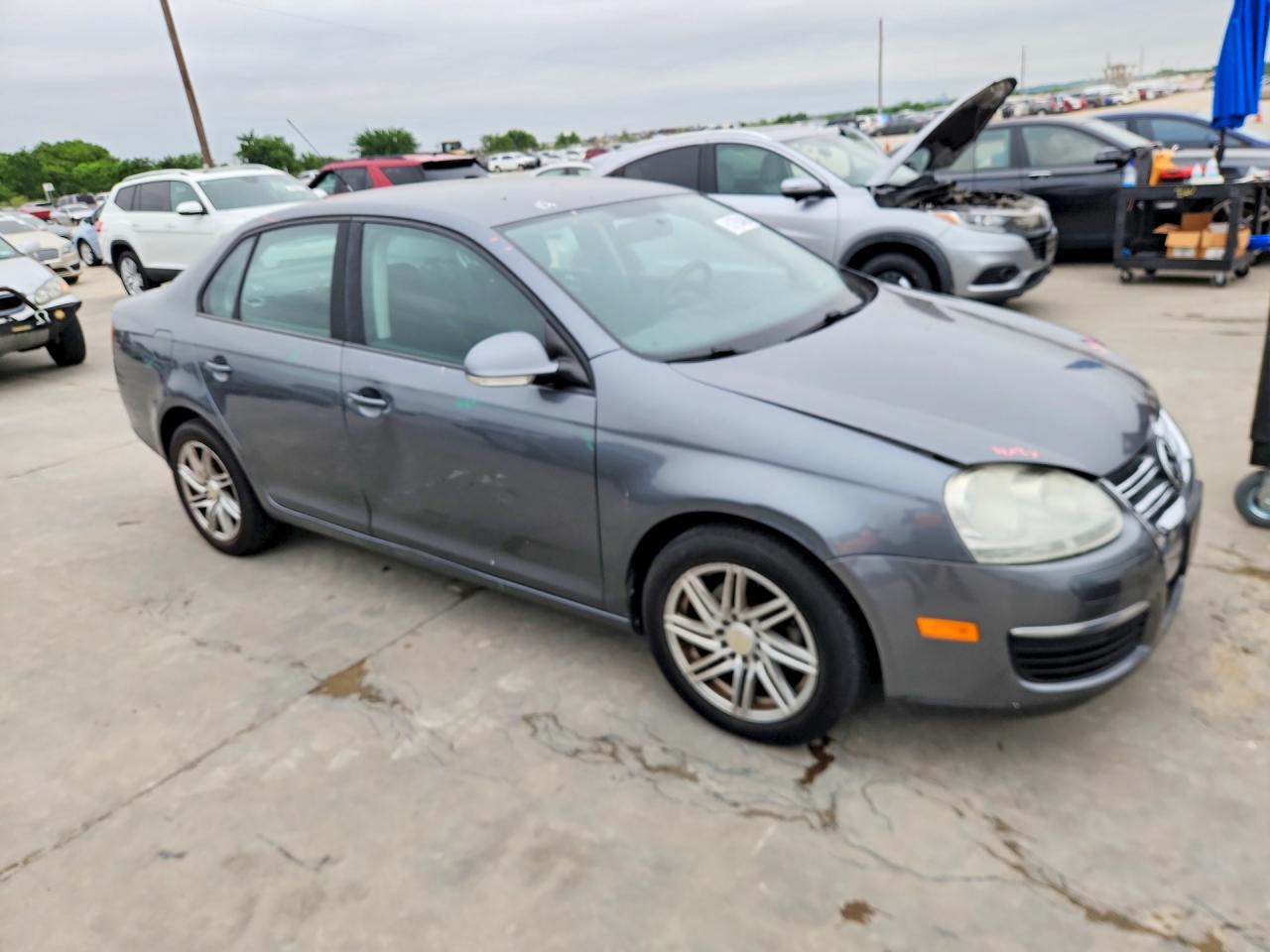2008 Volkswagen Jetta VIN 3VWJM71K88M151160 photo 4