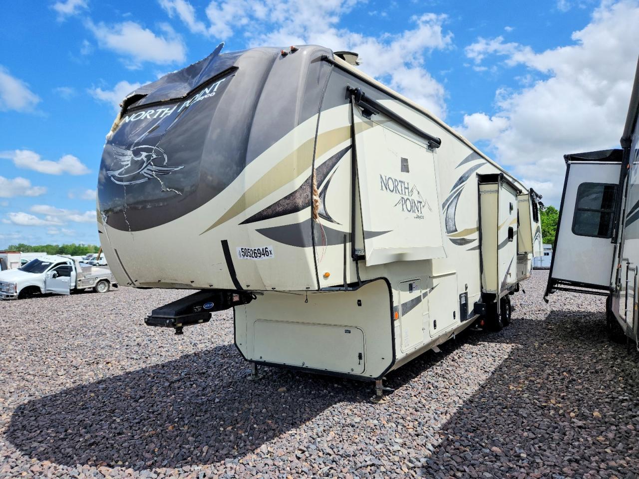 2020 JAYCO All models VIN 1UJCJ0BV6L1LZ0068 photo 2
