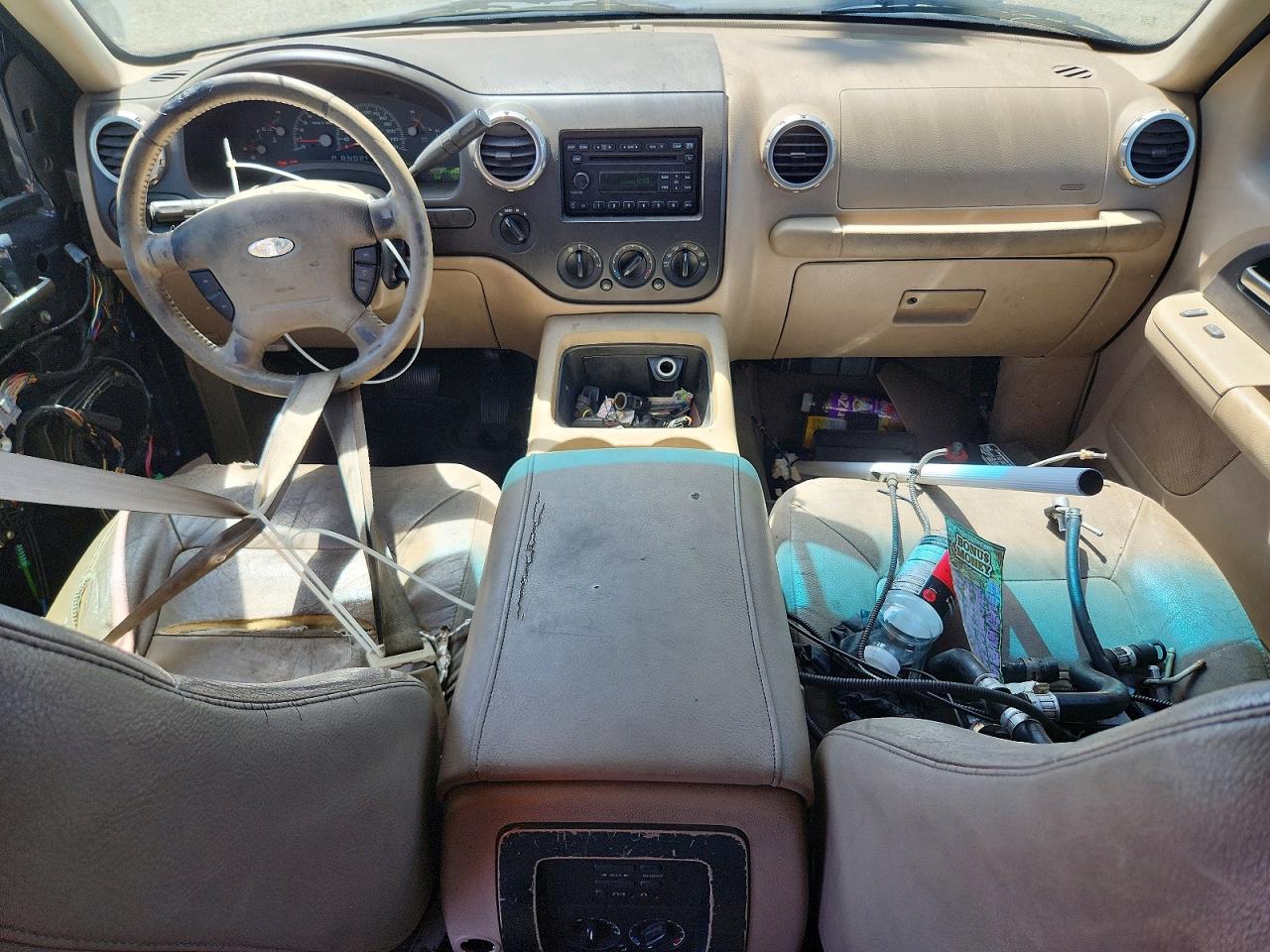 2004 Ford Expedition VIN 1FMPU16L74LA41493 photo 8